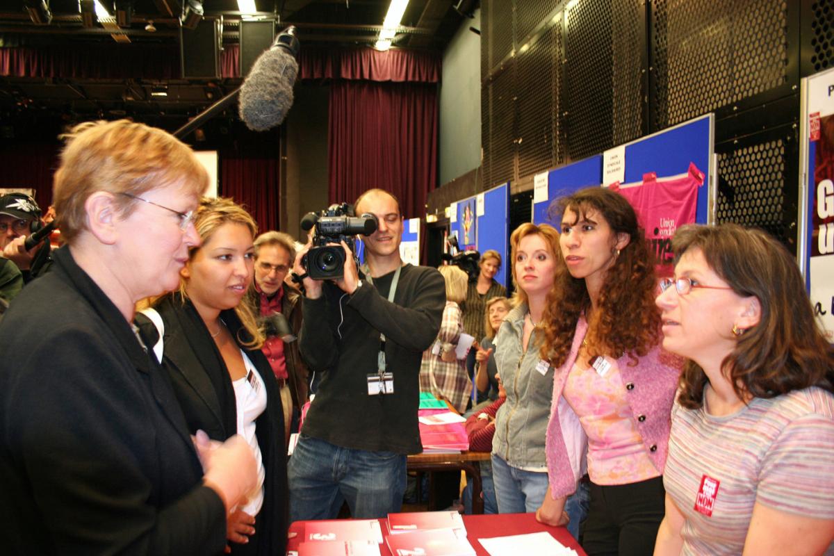 MG Buffet avec militantes PRS 29 mai 2006