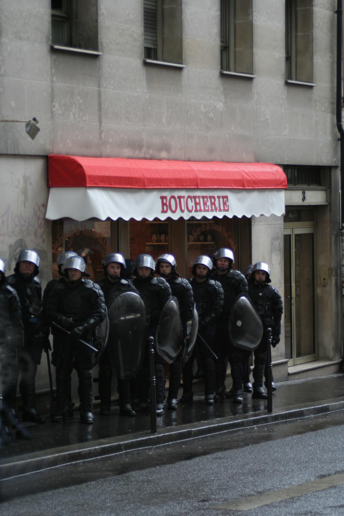 CRS la boucherie!