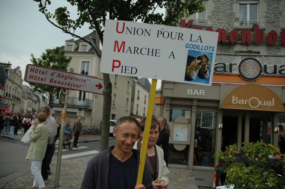 manifestation retraites; UMP union pour la marche à pied.