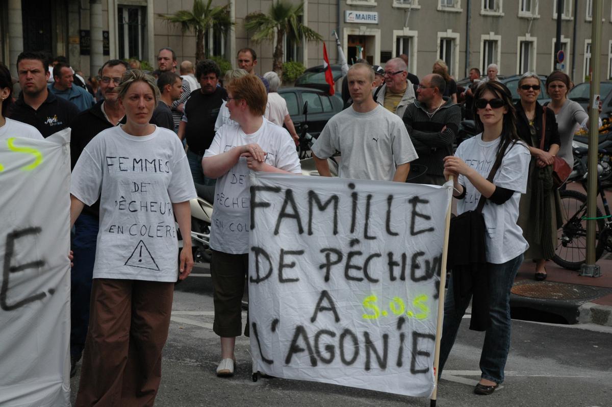 manifestation retraites, femmes de pêcheurs en colère.