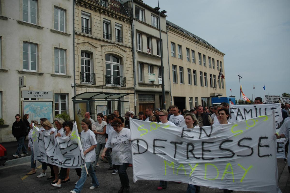 manifestation retraites, femmes de pêcheurs en colère.