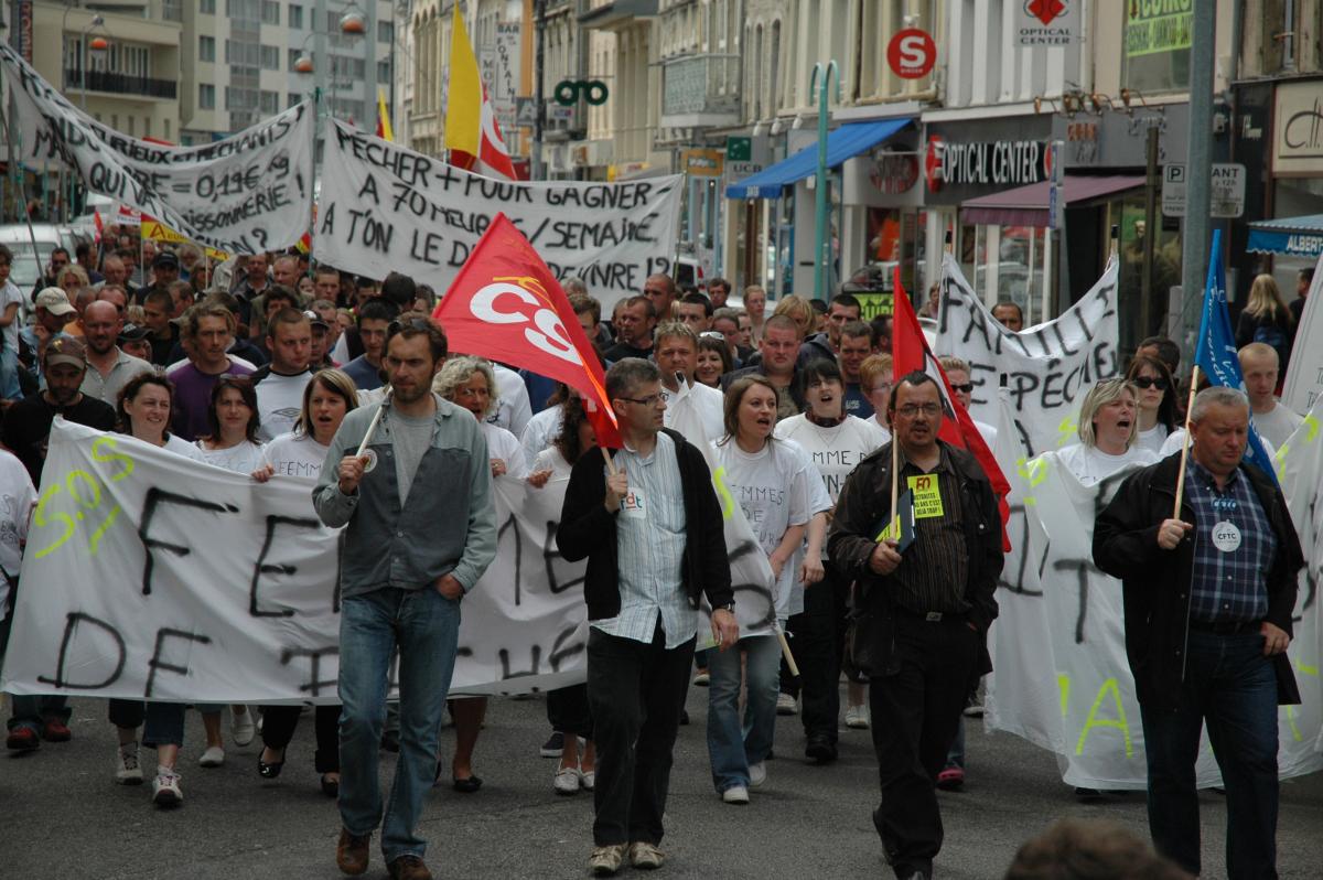 manifestation retraites. Carré de tête avec l'intersyndicale et les pêcheurs.