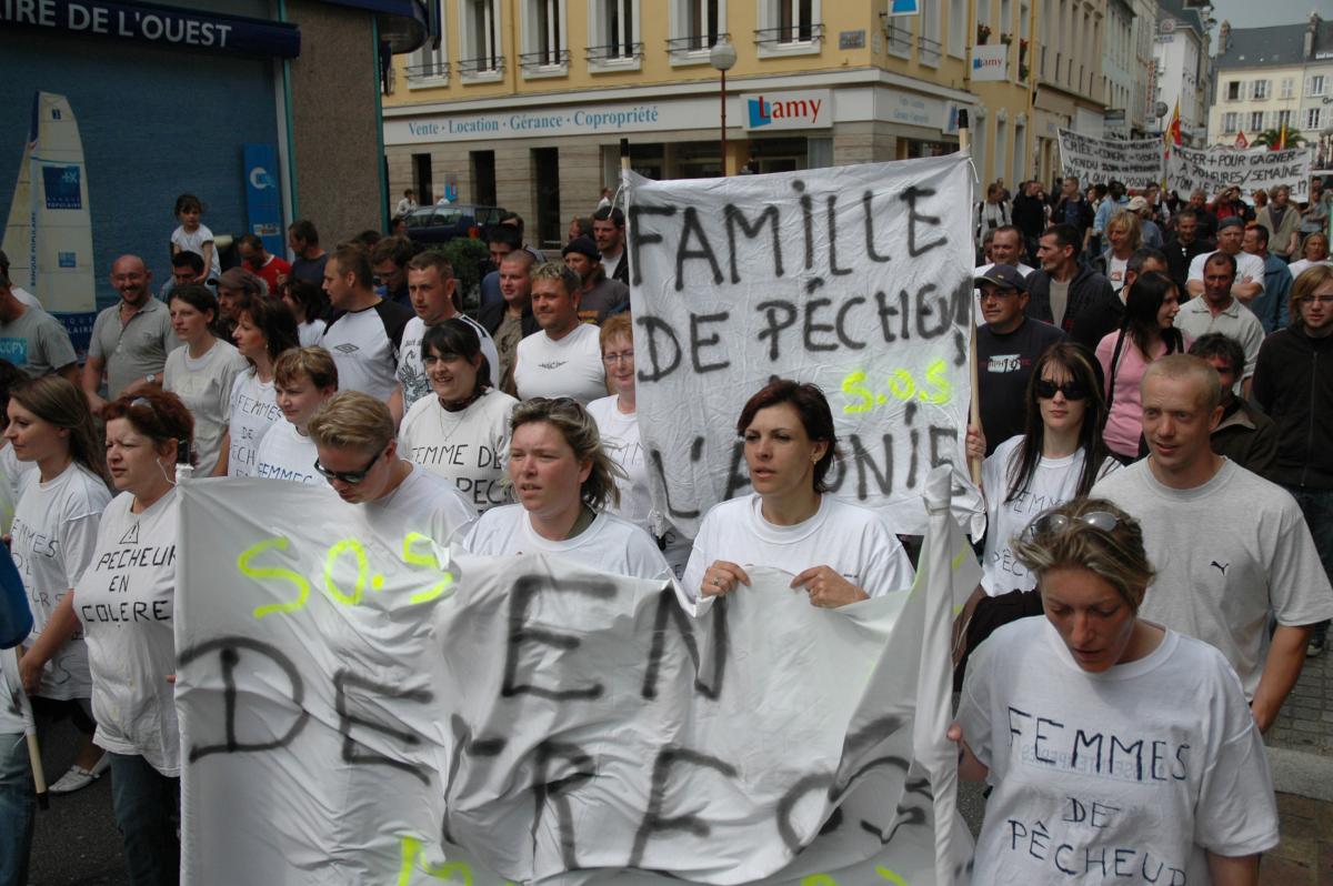 manifestation retraites, femmes de pêcheurs en colère.