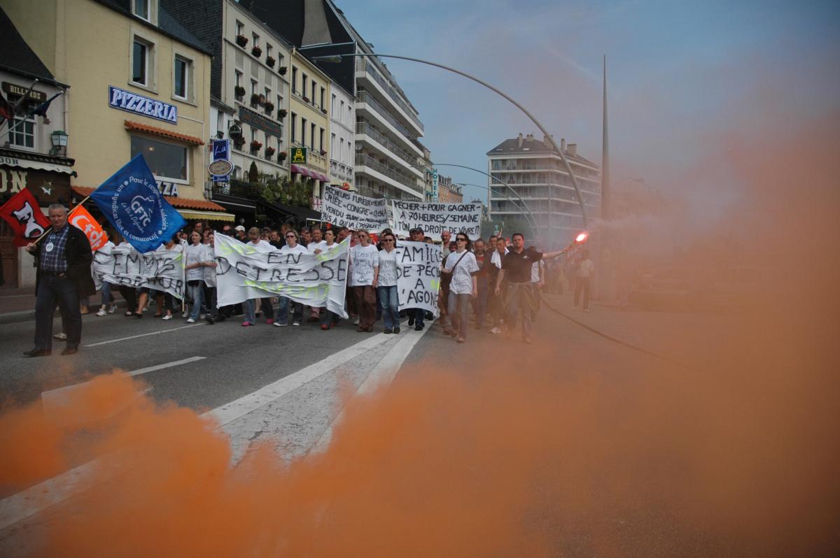manifestation retraites, femmes de pêcheurs en colère.