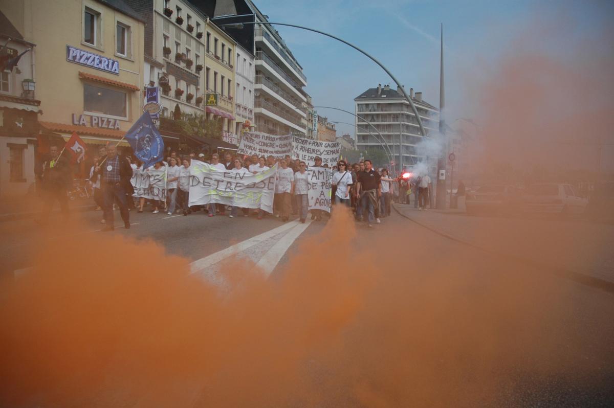 manifestation retraites, femmes de pêcheurs en colère.