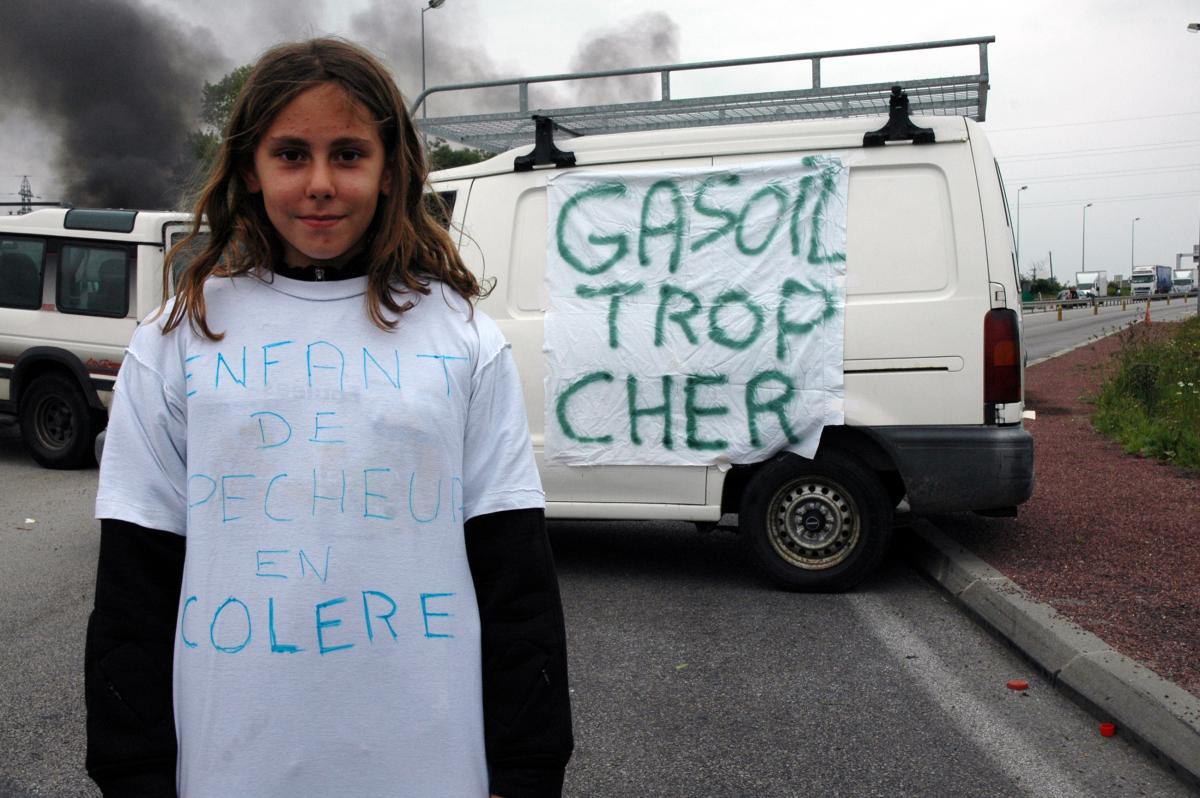 Fille de pêcheur en colère. Blocage de Cherbourg.