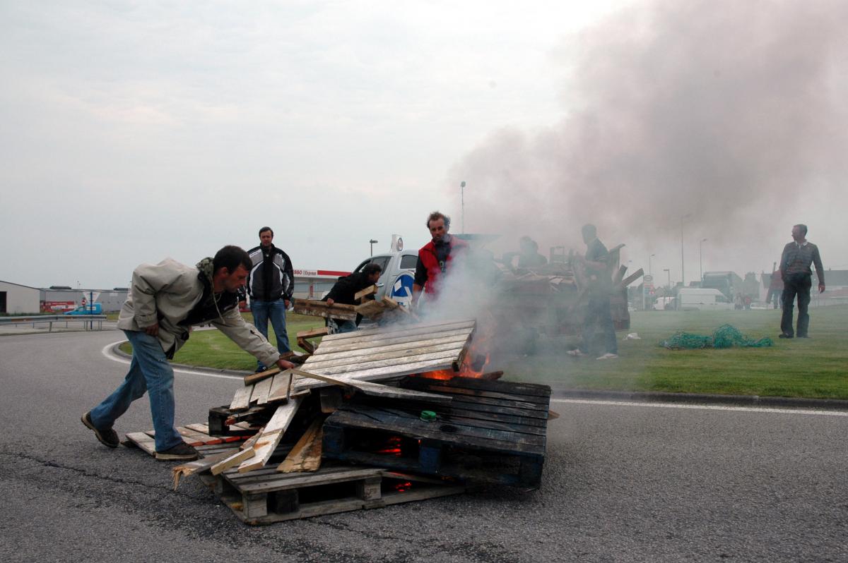 Blocage de la gare maritime par les pêcheurs Cherbourgeois.