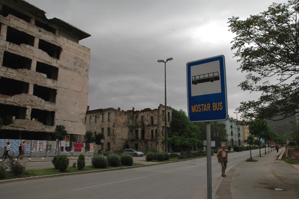 Mostar, quartier Ouest, maisons en ruine.