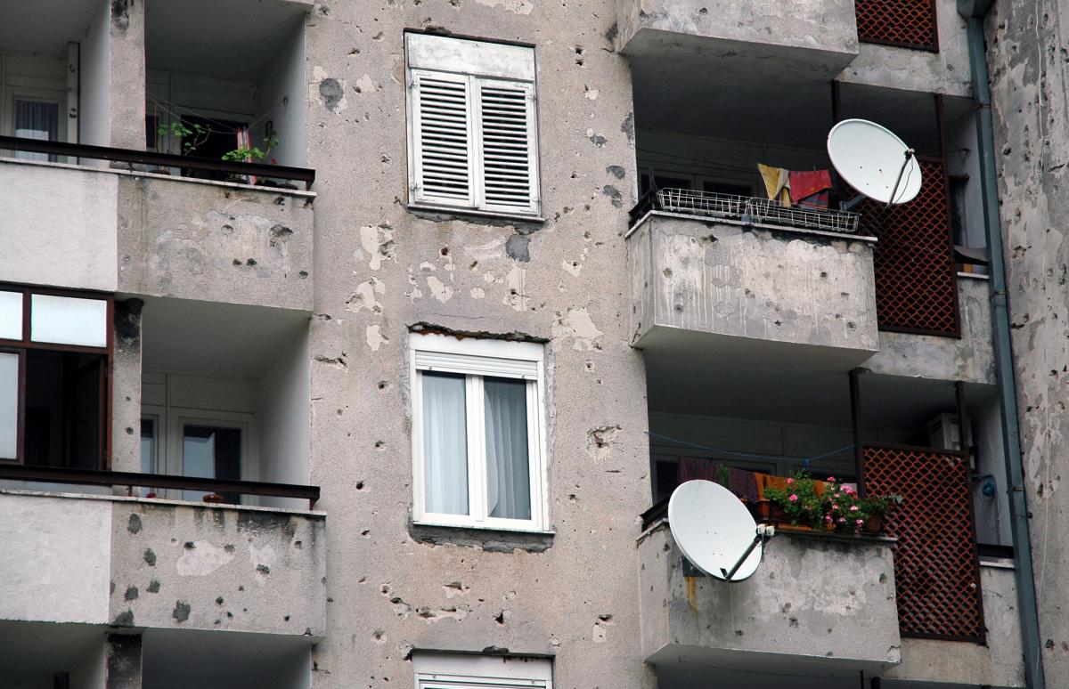Mostar, quartier Ouest, habitations en rénovation.