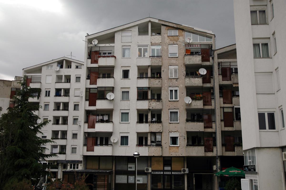 Mostar, quartier Ouest, habitations en rénovation.