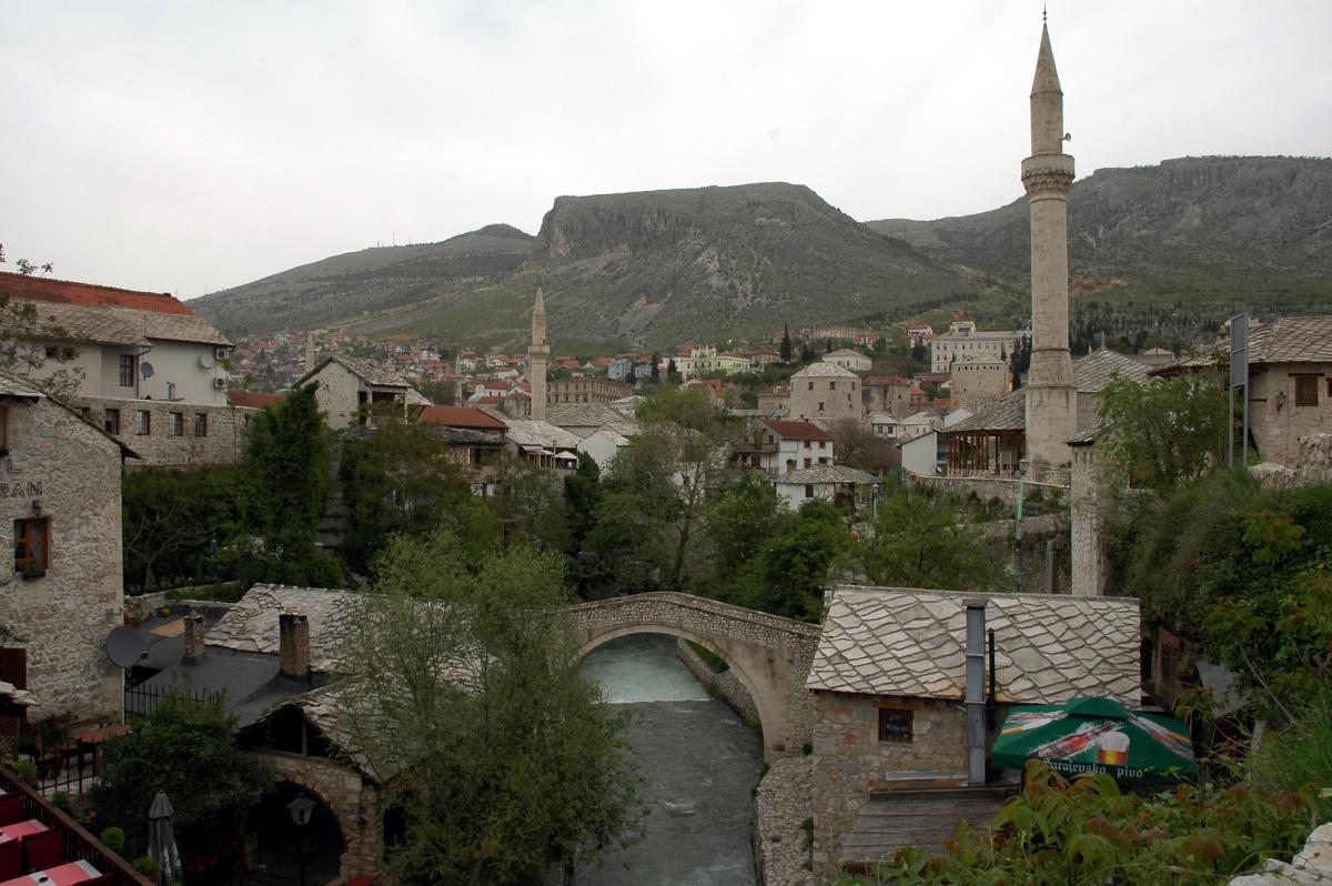 Mostar, quartier Est avec ses nombreuses mosqués .