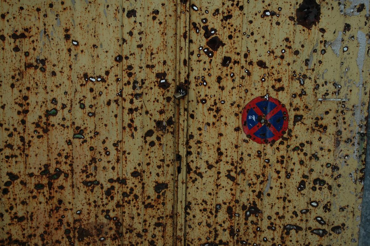 Mostar, quartier Ouest, Stigmates de la guerre.