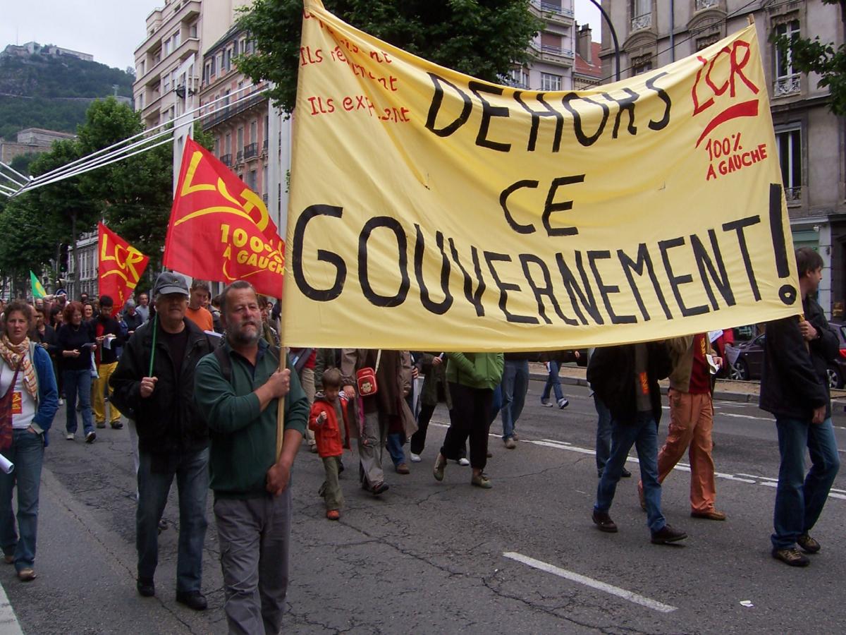 Banderole LCR : Dehors ce gouvernement !