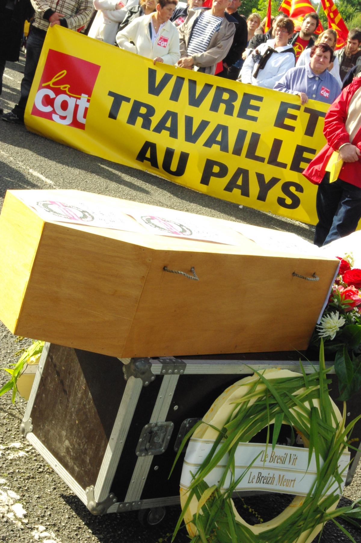 enterrement des emplois à locminé