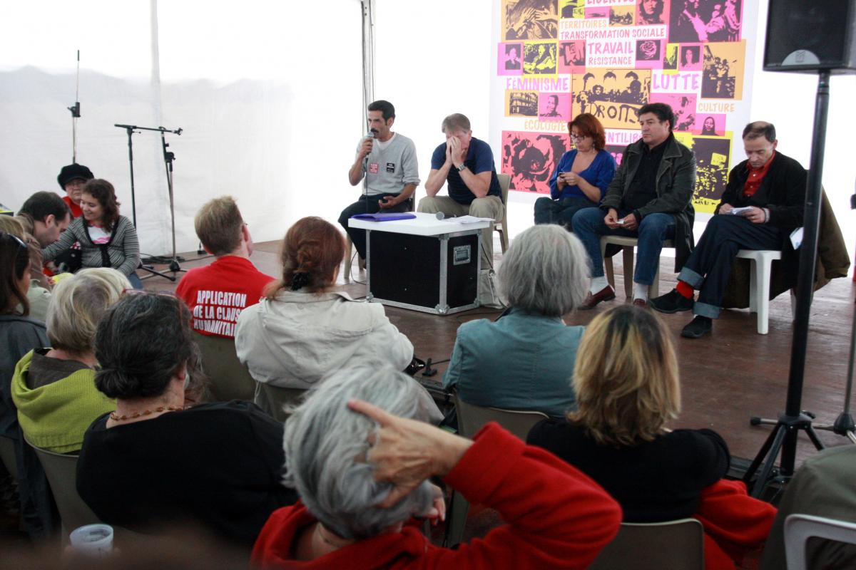 le meeting dans le stand des communistes unitaires