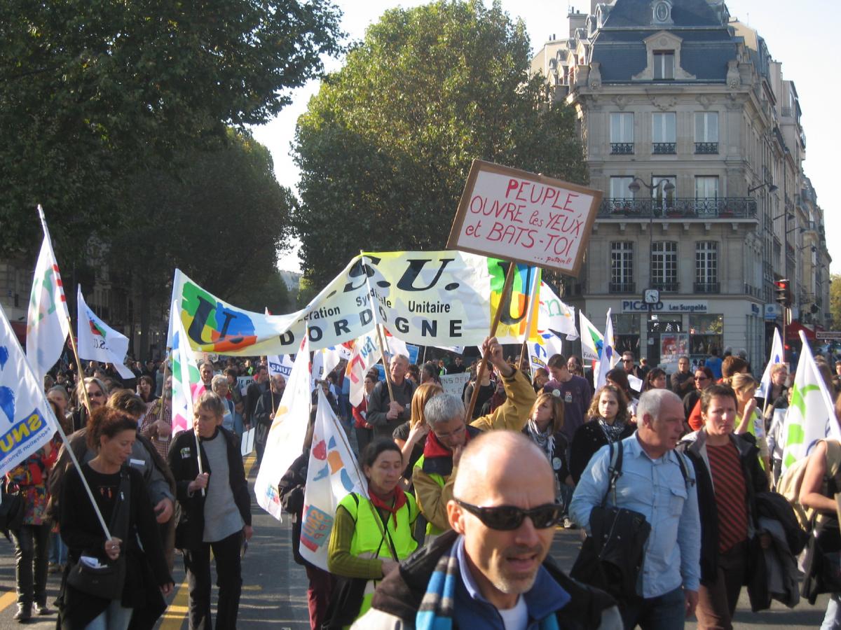 Peuple ouvre les yeux et bats toi
