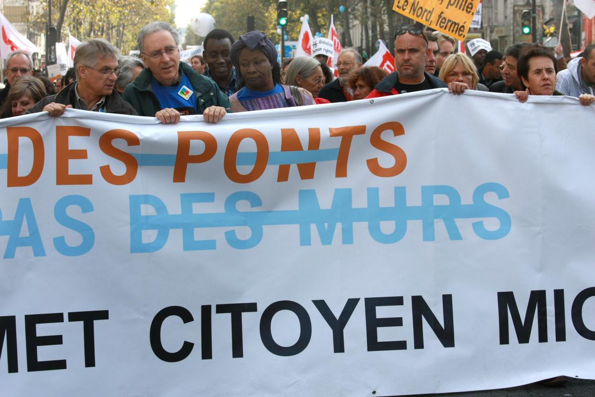 Gérard Aschiéri, Aminata Traoré, Annick Coupé en tête de manif