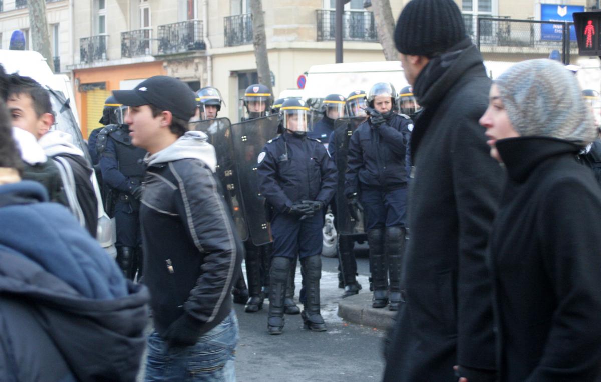 la police au plus près des manifestants