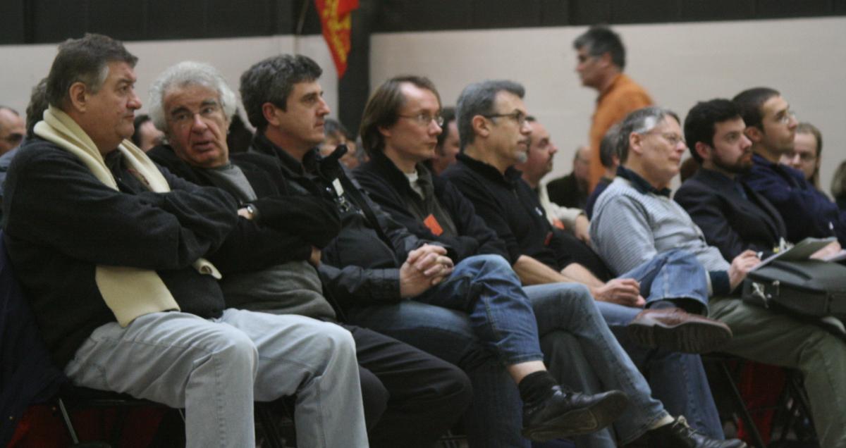Le premier rang lors de la dissolution de la LCR.