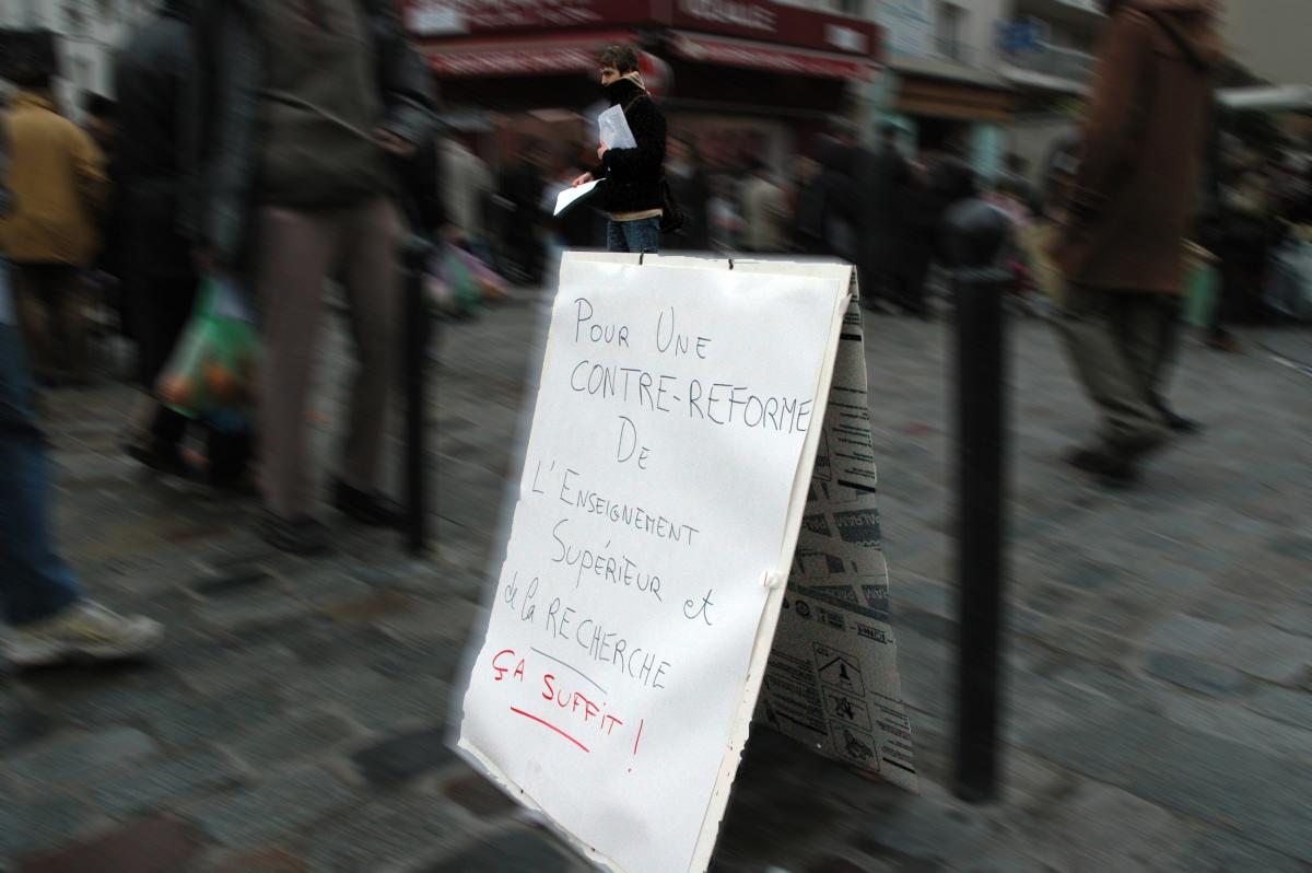Diffusion de tracts des étudiants chercheurs