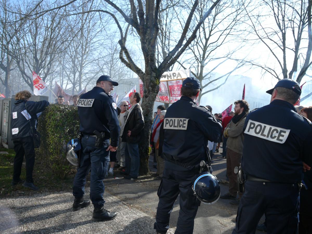 Devant le siège du MEDEF 55