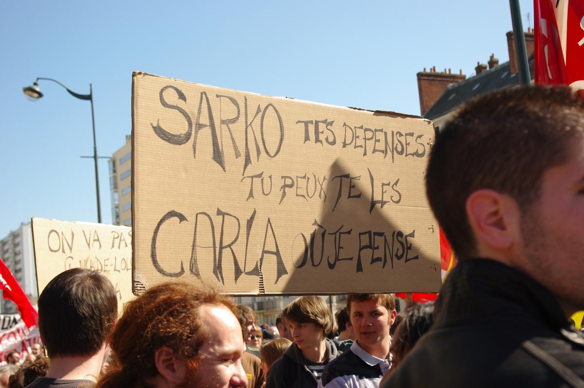 pancarte en reference aux antilles : greve generale