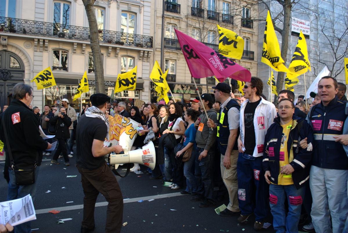 Postiers du 92 en grève lors de la manif interpro du 19 mars 09.