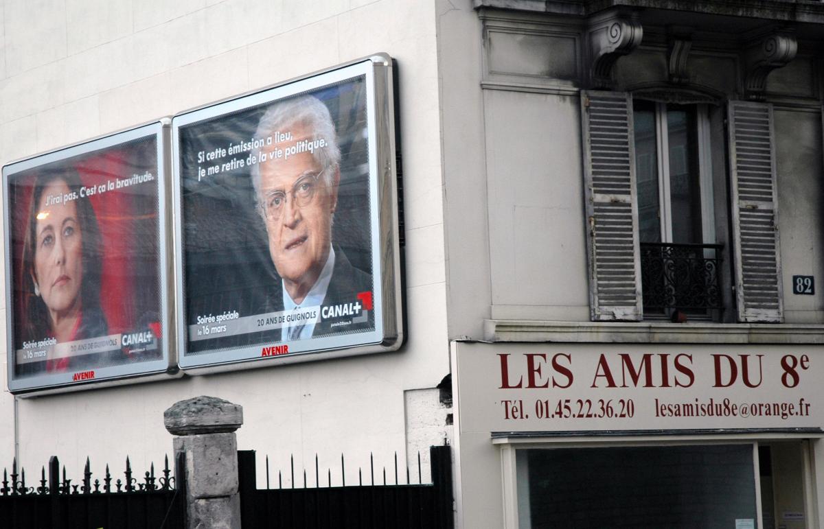 Affiches de canal+ avec Royal et Jospin.