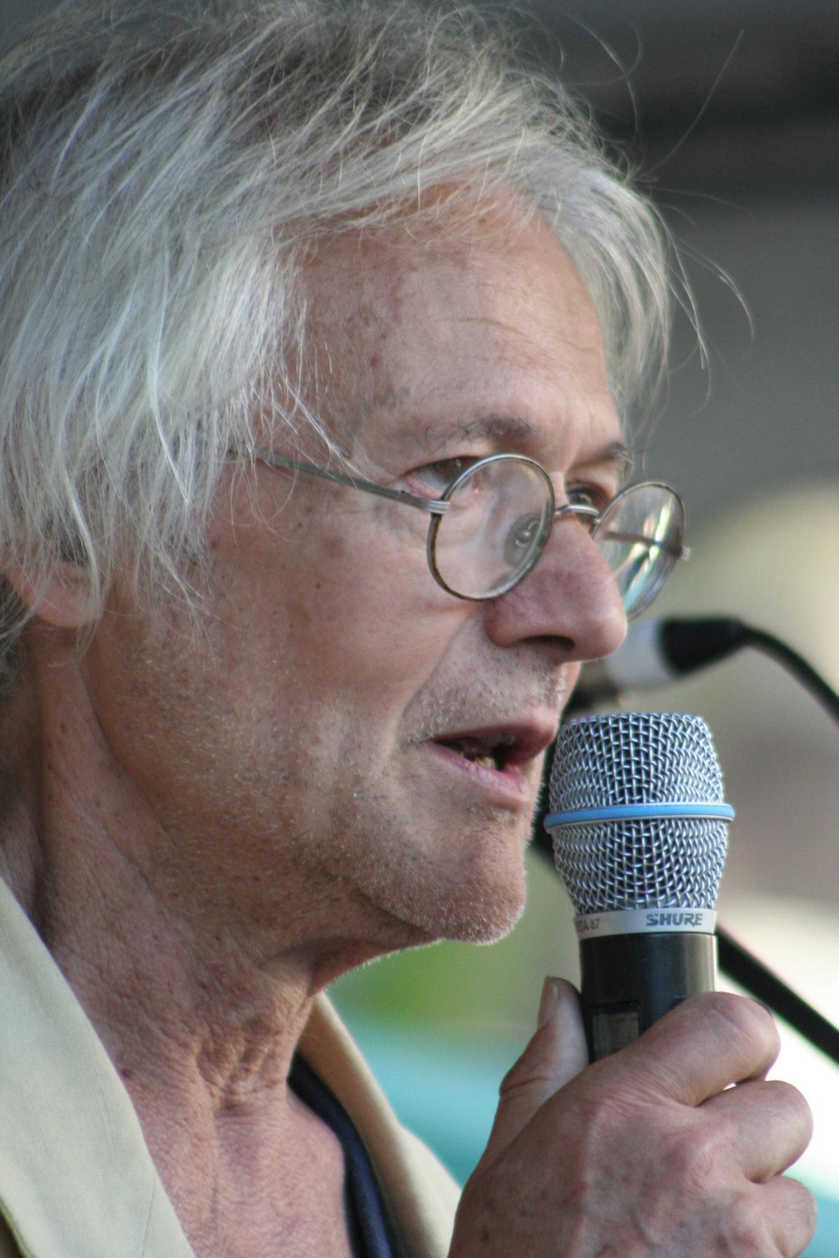 pierre CORDELIER au meeting après la manif du 1 juillet 2006