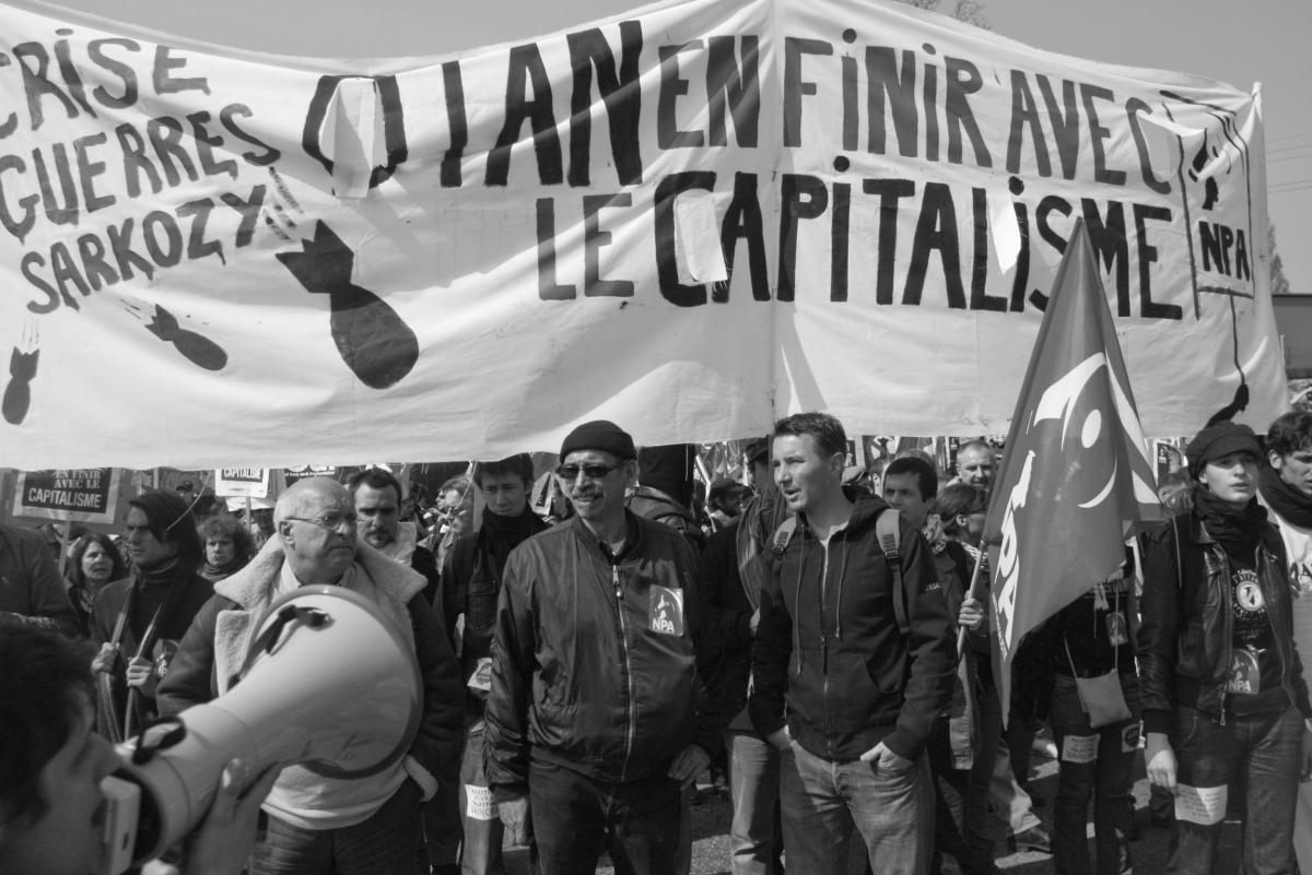 Cortège du NPA - Otan en finir avec le capitalisme - O. Besancenot à Strasbourg