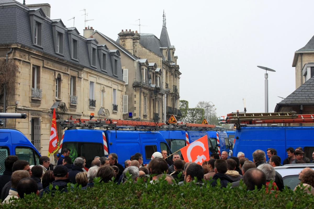 blocage de la rue devant le siège de la direction