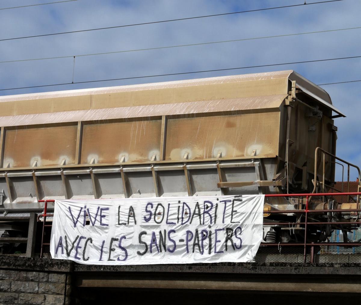 Vive la solidarité avec les sans papiers