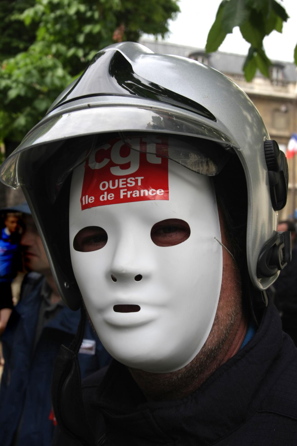 A défaut de cagoules...les masques