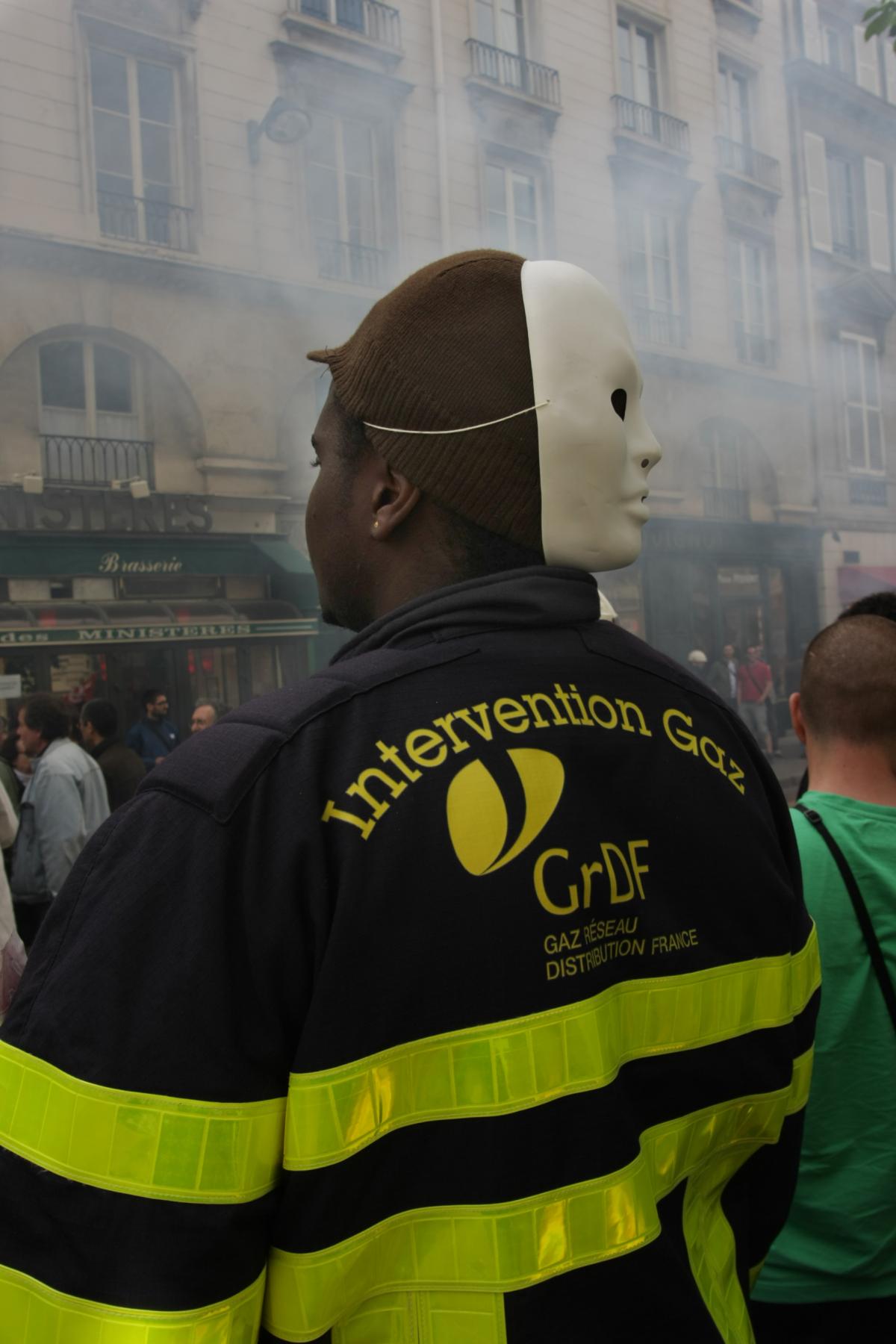 jeune salarié en grève