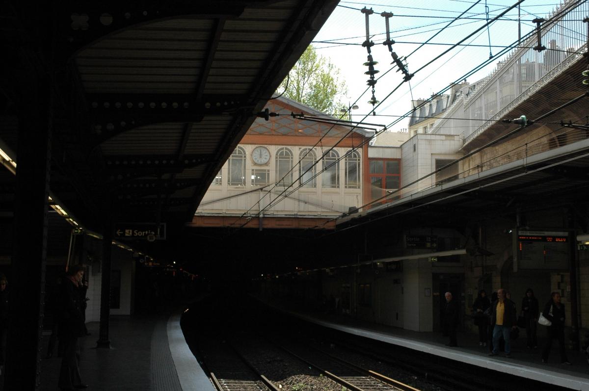 Gare architecture anciennede Port royal RER B Paris