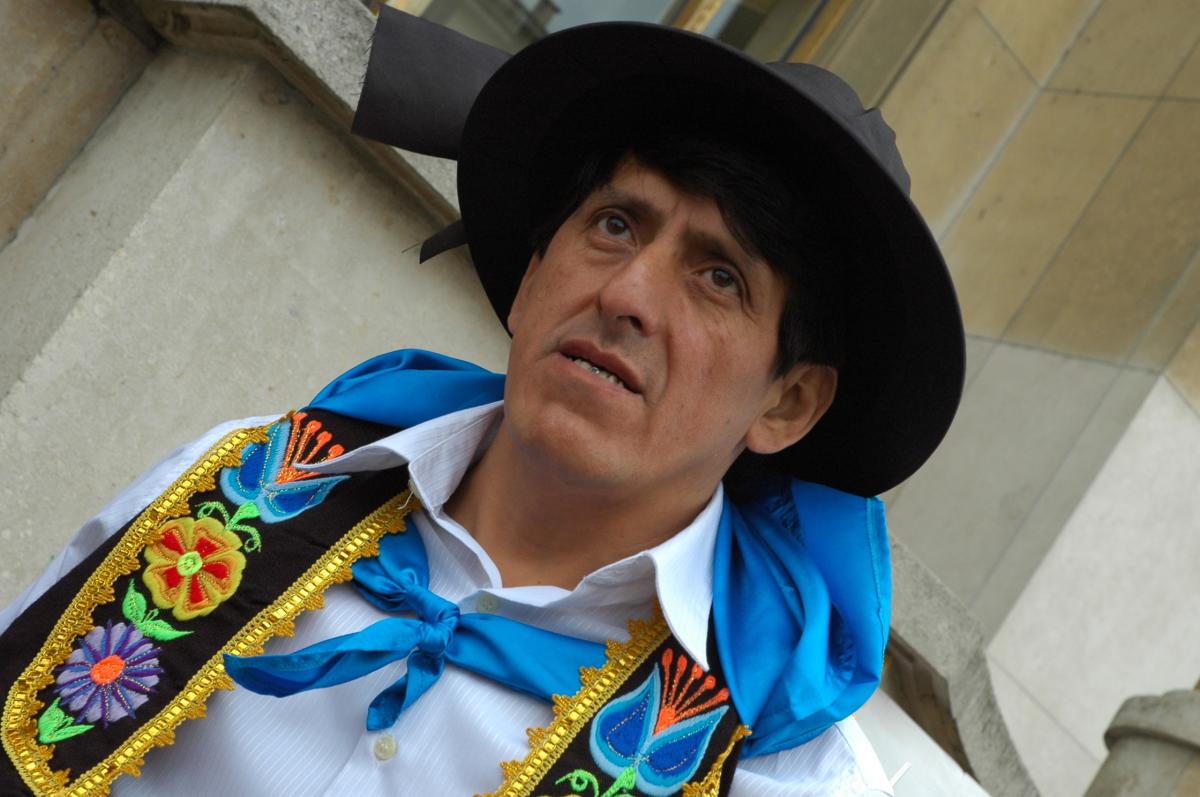 Peruvien en habits traditionnel