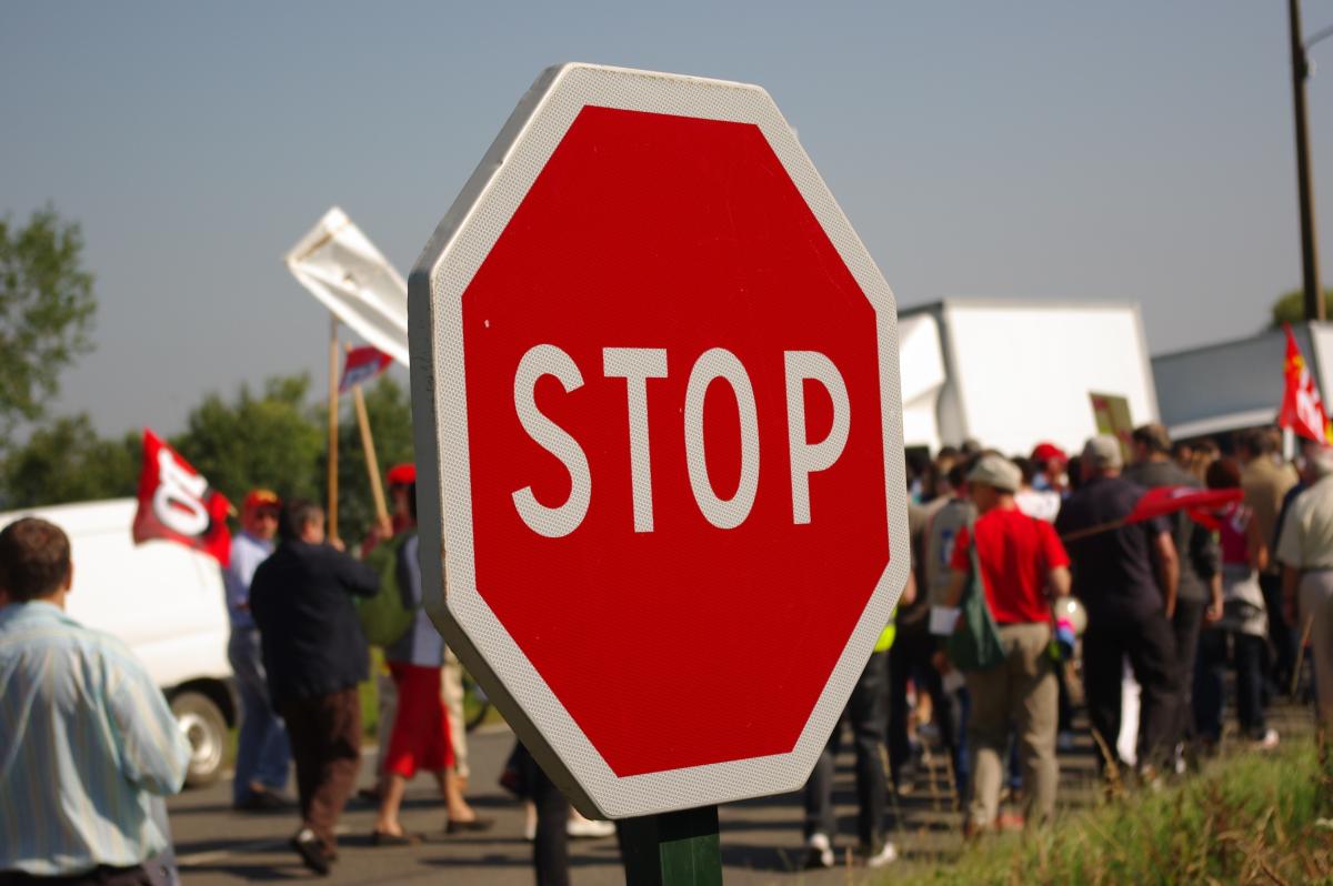 stop aux licenciements