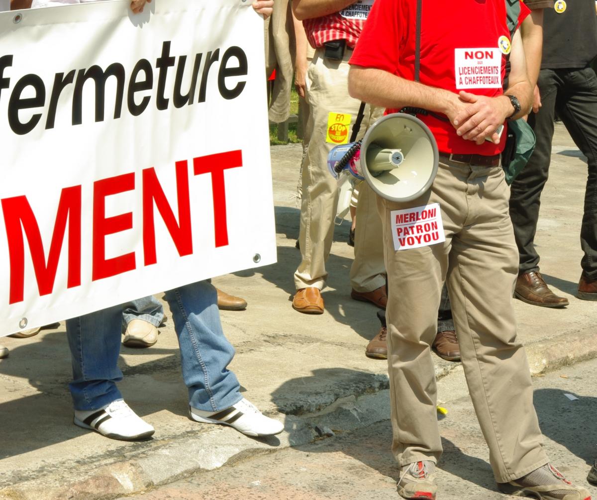 autocollants sur un manifestants