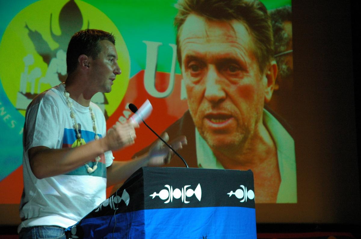 Olivier Besancenot liberté pour les 7 Syndicalistes de l'USTKE