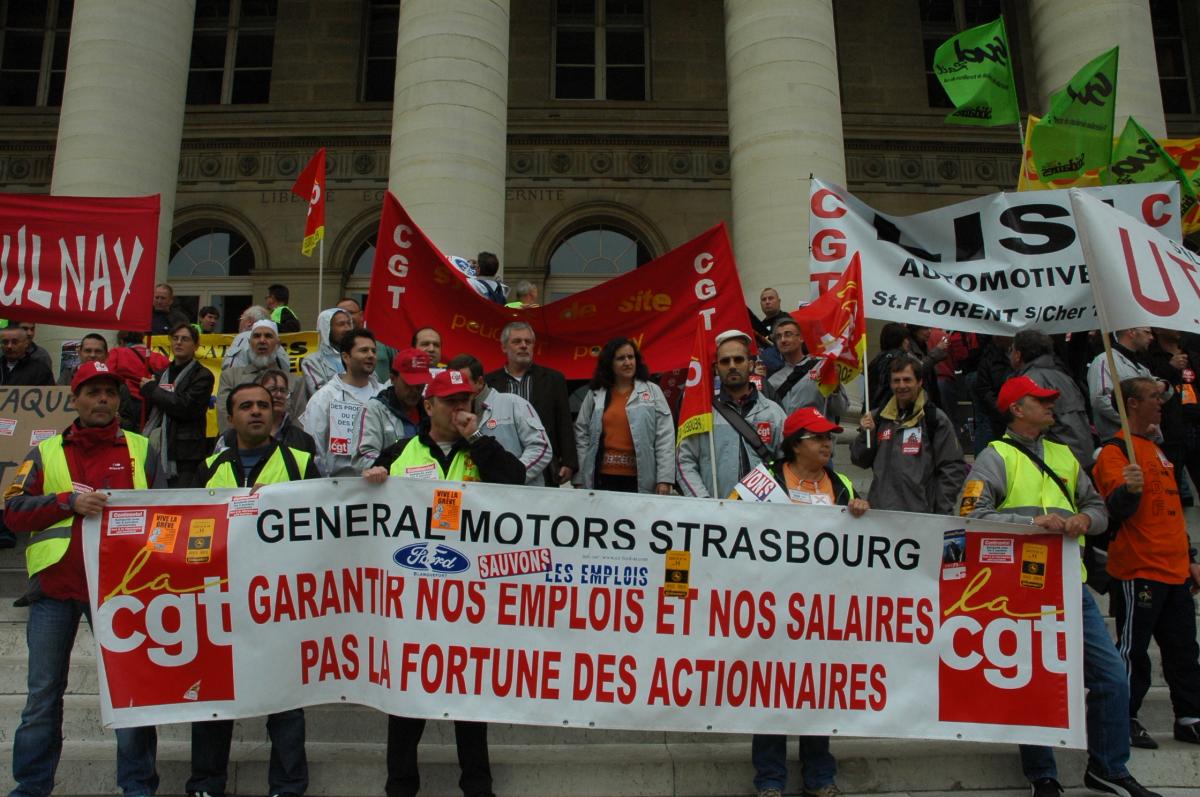 METALLURGIE Général Motors Strazbourg Cgt devant la bourse de Paris.