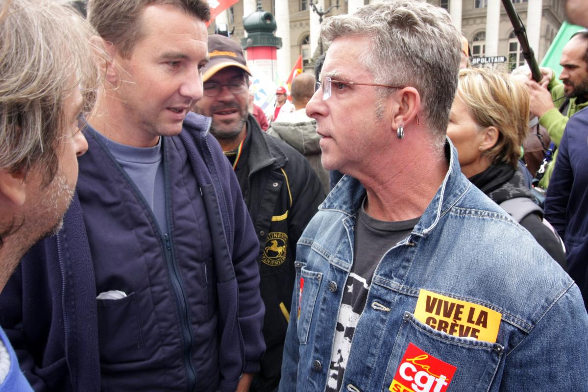 Olivier Besancenot place de la Bourse avec Pierre Le Ménahès. Vive la grève.
