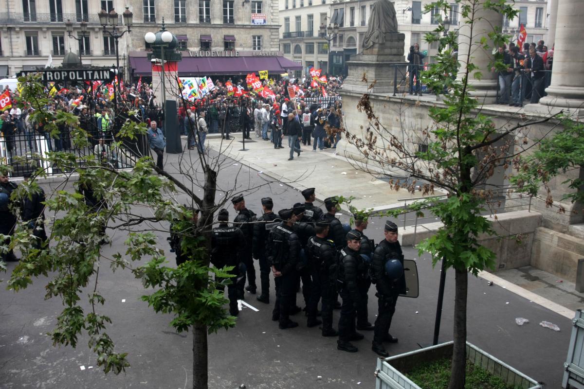 la police face aux manifestants