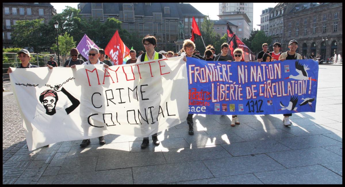 Manifestation contre les lois Darmanin et l'opération à Mayotte