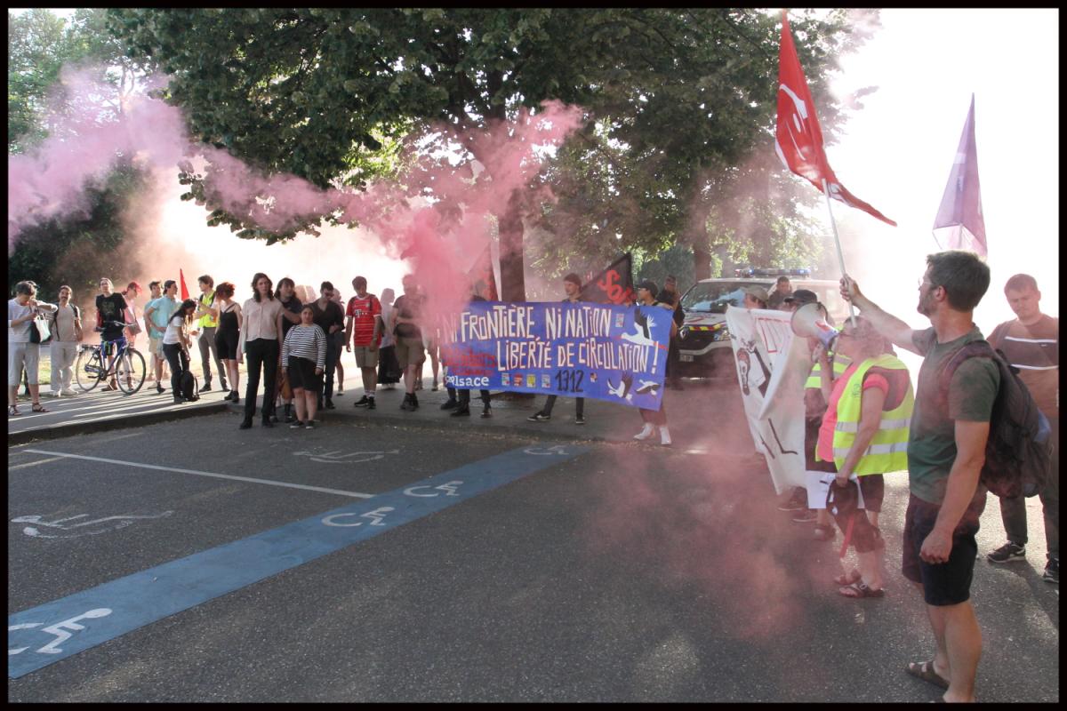 Manifestation contre les lois Darmanin et l'opération à Mayotte
