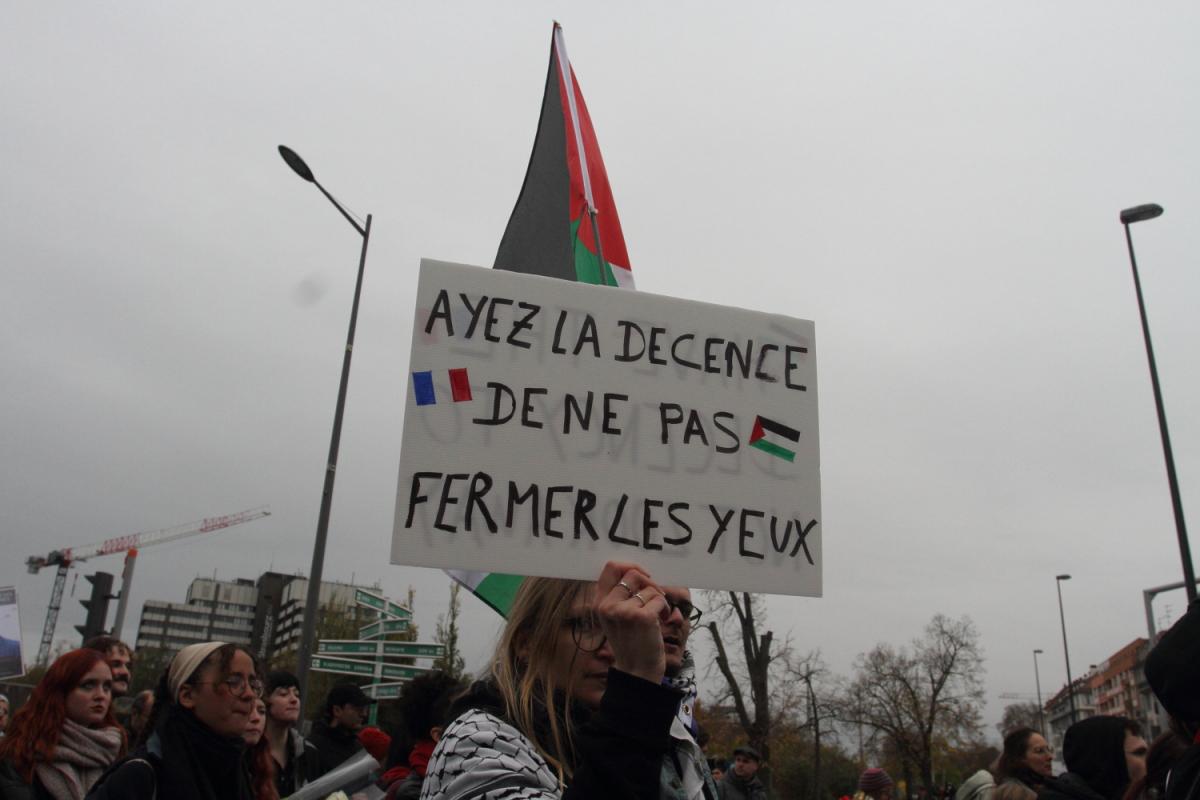 Manifestation unitaire pour exiger l'arrêt des bombardements sur Gaza 
