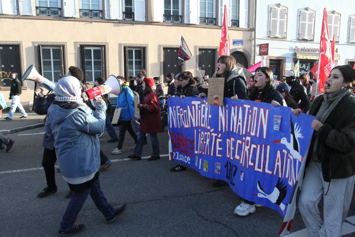 Manifestation contre la loi Darmanin à l'appel des syndicats et des partis du 21 janvier