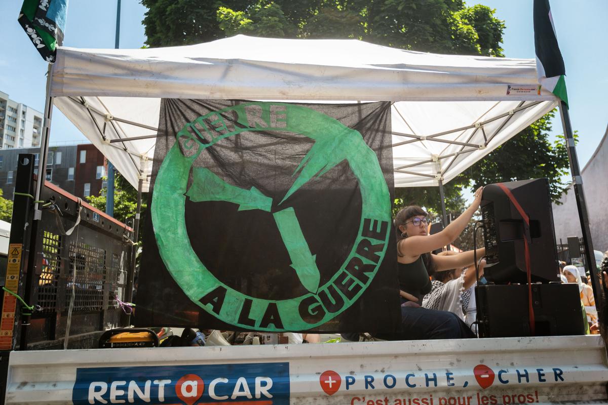 FRANCE - SOCIAL - DEMONSTRATION AGAINST THE PARIS AIR SHOW