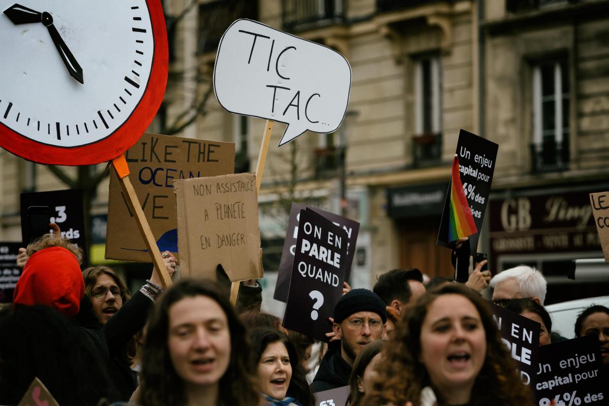 FRANCE - SOCIAL - LOOK UP CLIMATE DEMONSTRATION