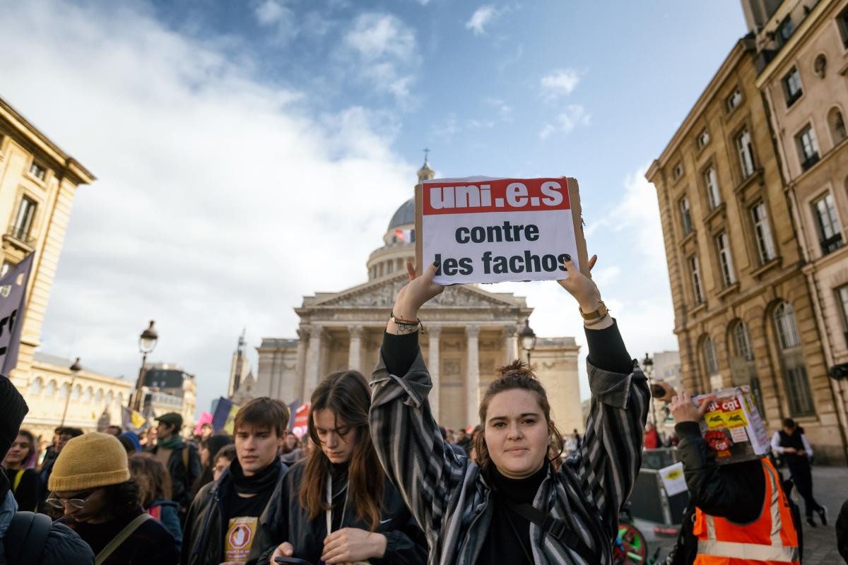 FRANCE - SOCIAL - STUDENTS DEMONSTRATION AGAINST FASCIST ACTIONS
