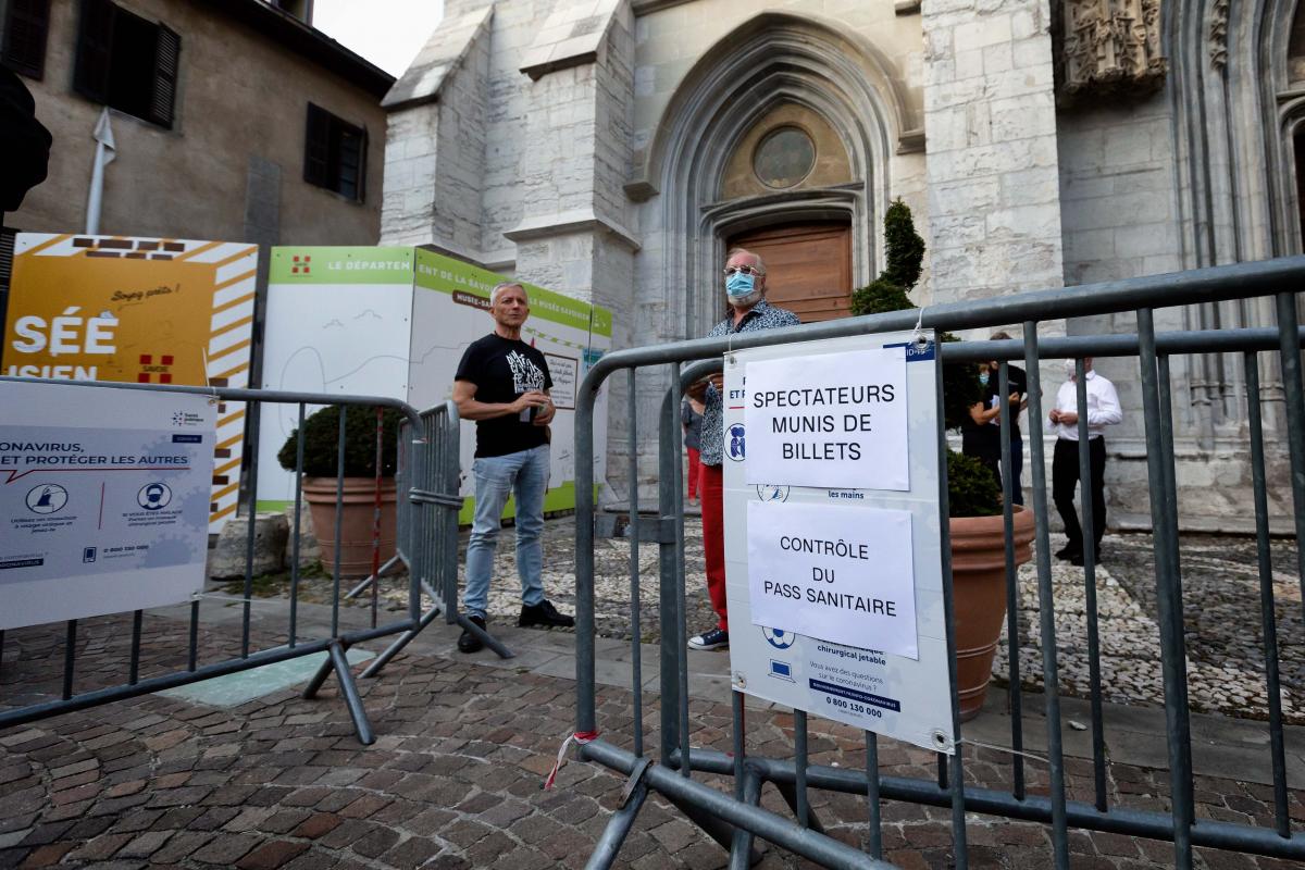 FRANCE - CONTROL OF THE HEALTH PASS